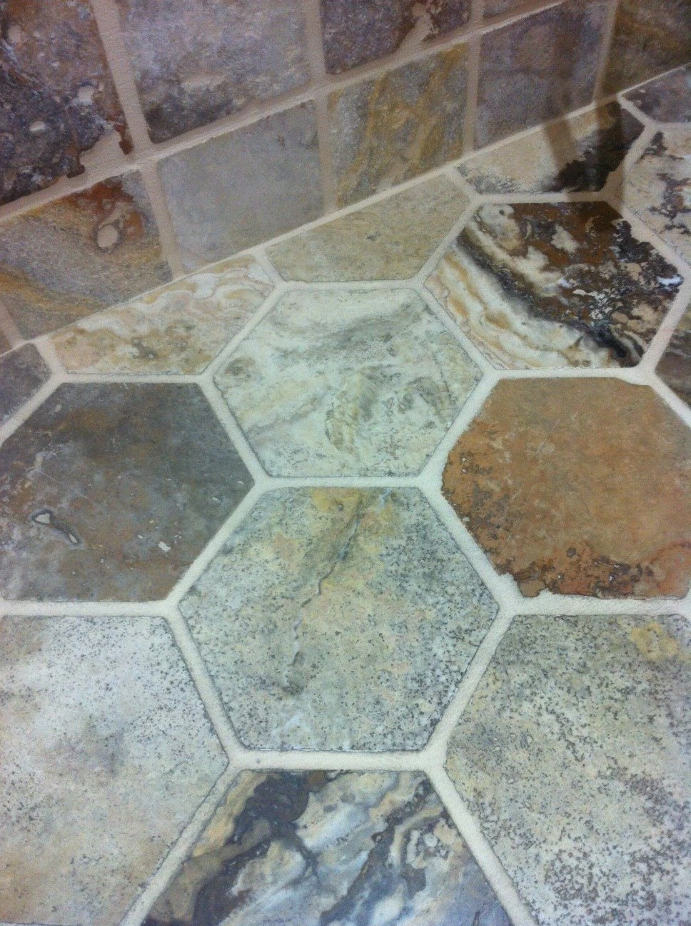 Sol Travertin Hexagonal SCABOS 15x15 Mix Beige Noce Gris - 1m²
